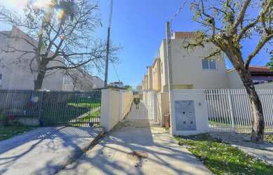 Imagem: A casa possui 3 Dormitórios, 2 Banheiros, 1 Vaga na garagem