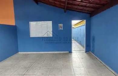 Imagem: A casa possui 2 Dormitórios, 1 Banheiro, 2 Vagas na garagem