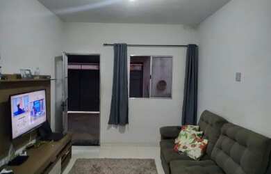 Imagem: A casa possui 3 Dormitórios, 1 Banheiro, 3 Vagas na garagem