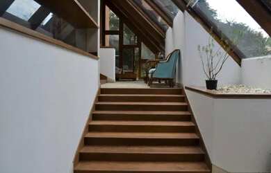 Imagem: A casa possui 4 Dormitórios, 5 Banheiros, 5 Vagas na garagem