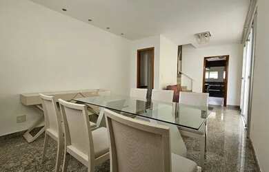 Imagem: A casa em condomínio para alugar possui 3 Dormitórios, 4 Banheiros