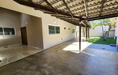 Imagem: A casa em condomínio possui 3 Dormitórios, 2 Banheiros, 3