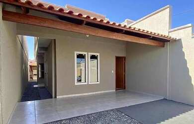 Imagem: A casa possui 3 Dormitórios, 2 Banheiros e está localizado