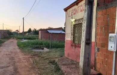 Imagem: A casa possui 2 Dormitórios, 1 Banheiro, 1 Vaga na garagem
