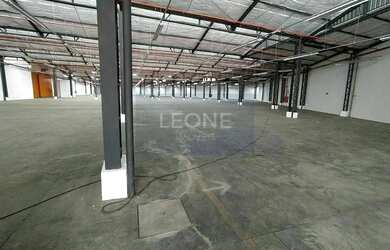 Imagem: O depósito possui 5 Vagas na garagem, 3.129m² de Área e