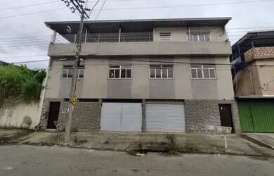 Imagem: A casa possui 4 Dormitórios, 2 Banheiros, 5 Vagas na garagem