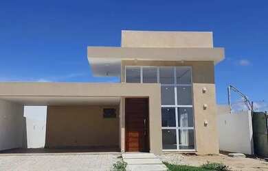 Imagem: A casa possui 2 Dormitórios, 2 Banheiros, 2 Vagas na garagem