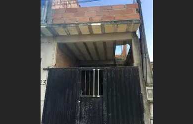 Imagem: A casa possui 5 Dormitórios, 3 Banheiros, 2 Vagas na garagem