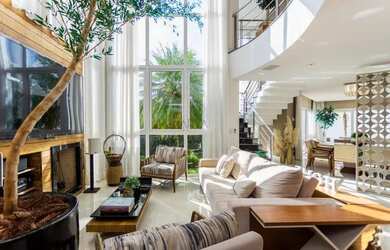 Imagem: A casa em condomínio possui 4 Dormitórios, 4 Banheiros, 4