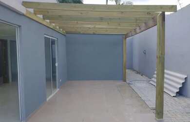 Imagem: A casa possui 3 Dormitórios, 1 Banheiro, 1 Vaga na garagem