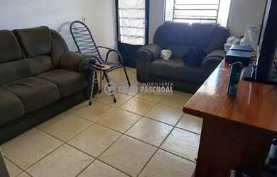 Imagem: A casa possui 2 Dormitórios, 2 Banheiros, 3 Vagas na garagem