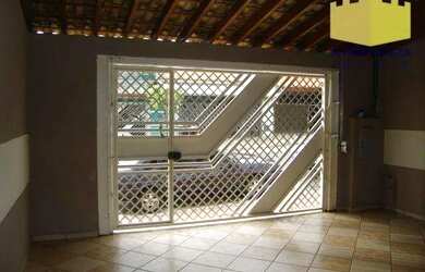 Imagem: A casa possui 3 Dormitórios, 3 Banheiros, 2 Vagas na garagem