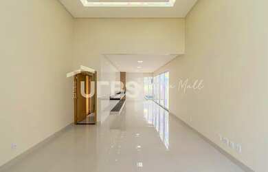 Imagem: A casa em condomínio possui 3 Dormitórios, 4 Banheiros, 4