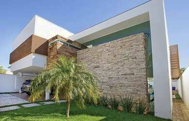 Imagem: A casa possui 3 Dormitórios, 4 Banheiros, 3 Vagas na garagem