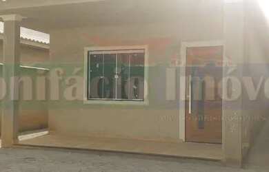 Imagem: A casa possui 2 Dormitórios, 2 Banheiros, 1 Vaga na garagem