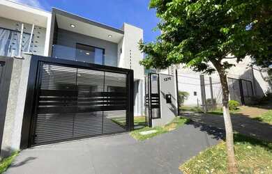 Imagem: A casa possui 2 Dormitórios, 3 Banheiros, 2 Vagas na garagem