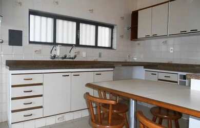 Imagem: A casa possui 3 Dormitórios, 4 Banheiros, 4 Vagas na garagem