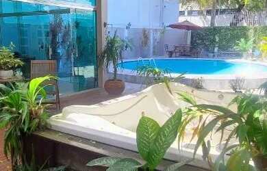 Imagem: A casa possui 3 Dormitórios, 5 Banheiros, 2 Vagas na garagem