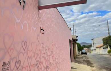 Imagem: A casa possui 3 Dormitórios, 1 Banheiro, 1 Vaga na garagem