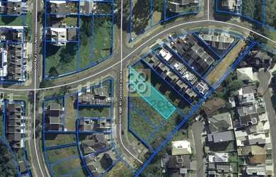 Imagem: O terreno possui 593m² de Área e está localizado em Abranches