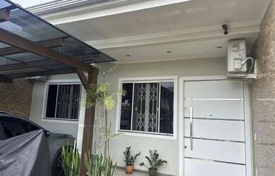 Imagem: A casa possui 2 Dormitórios, 3 Banheiros, 2 Vagas na garagem