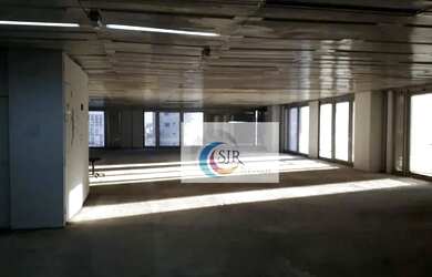 Imagem: O depósito possui 5 Vagas na garagem e 700m² de Área e está