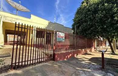 Imagem: O depósito possui 4 Vagas na garagem, 98m² de Área e está