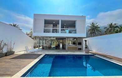 Imagem: A casa possui 5 Dormitórios, 5 Banheiros, 4 Vagas na garagem