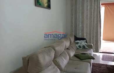 Imagem: A casa possui 3 Dormitórios, 3 Banheiros, 2 Vagas na garagem