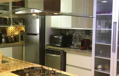 Imagem: A casa possui 3 Dormitórios, 2 Banheiros, 5 Vagas na garagem