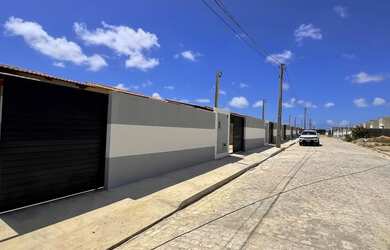 Imagem: A casa possui 2 Dormitórios, 2 Banheiros, 1 Vaga na garagem