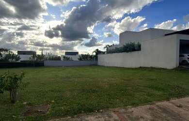 Imagem: O terreno possui 400730m² de Área e está localizado em Jardim
