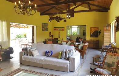 Imagem: A casa possui 5 Dormitórios, 5 Banheiros, 3 Vagas na garagem