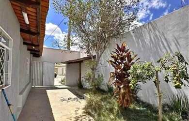 Imagem 2: VENDO ESSA CASA NO PARQUE 10, PRÓXIMO AO VENEZA. - CASA VAZIA