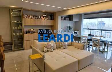 Imagem: O apartamento possui 1 Dormitório, 2 Banheiros, 2 Vagas na