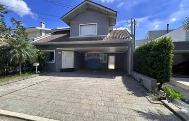 Imagem: A casa em condomínio possui 4 Dormitórios, 2 Banheiros, 5