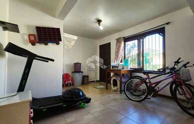 Imagem 14: CASA BAIRRO CAMOBI COM 4 DORMITÓRIOS, PISCINA E PÁTIO