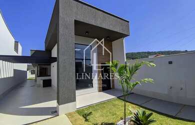 Imagem: A casa à venda possui 3 Dormitórios, 2 Banheiros, 2 Vagas