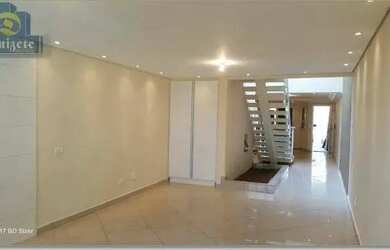 Imagem: A casa possui 4 Dormitórios, 3 Banheiros, 2 Vagas na garagem