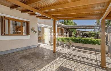 Imagem: A casa possui 2 Dormitórios, 1 Banheiro, 1 Vaga na garagem