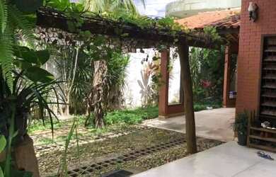 Imagem: A casa possui 4 Dormitórios, 5 Banheiros, 3 Vagas na garagem