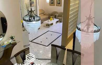 Imagem: A casa possui 4 Dormitórios, 3 Banheiros, 2 Vagas na garagem