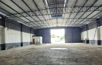 Imagem: O depósito possui 4 Vagas na garagem, 520m² de Área e está