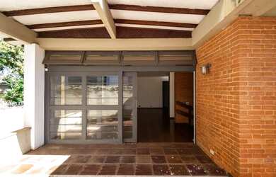 Imagem 13: Sobrado de 540 m² no Setor Sul, em frente à Clínica do Esporte