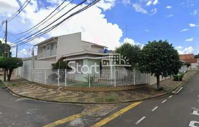 Imagem: O depósito à venda possui 2 Vagas na garagem e 200m² de Área