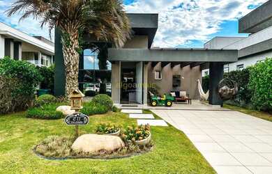 Imagem: A casa em condomínio possui 3 Dormitórios, 4 Banheiros, 2