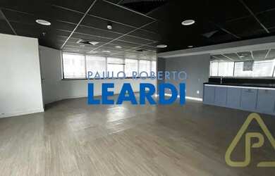 Imagem: O depósito possui 5 Vagas na garagem e 571m² de Área e está