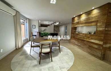 Imagem: A casa em condomínio possui 4 Dormitórios, 5 Banheiros, 3