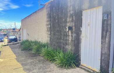 Imagem: A casa possui 3 Dormitórios, 1 Banheiro, 120m² de Área e