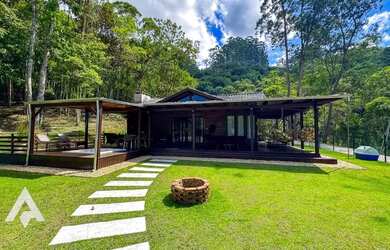 Imagem: A casa à venda possui 4 Dormitórios, 3 Banheiros, 21000m²